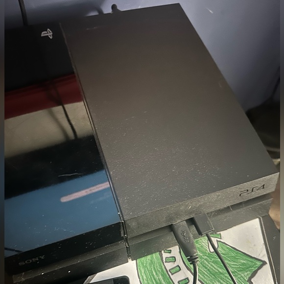 PS4 console with 1 controller and 13 games - Picture 1 of 4